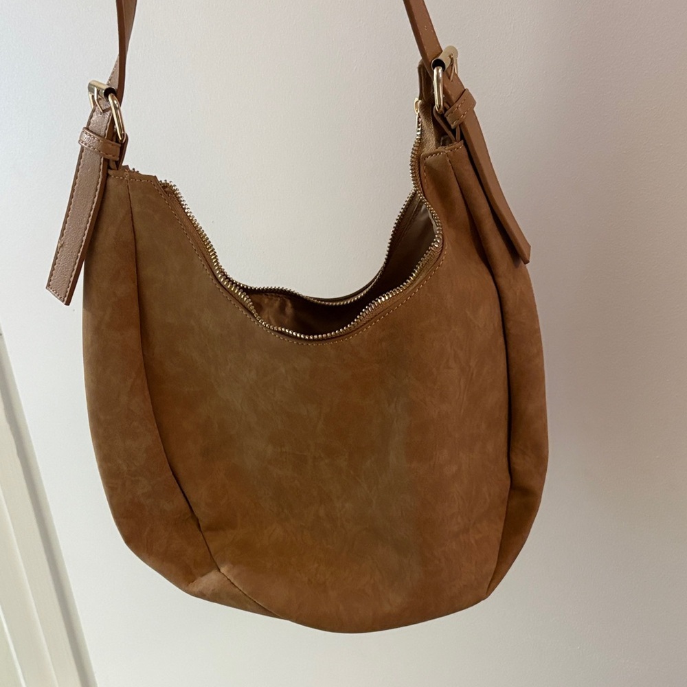 Elegant Tan Hobo Bag